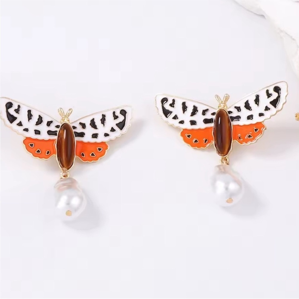 ZARA Butterfly Huggie Hoops w/ Genuine Freshwater Pearls Earrings - Picture 2 of 3